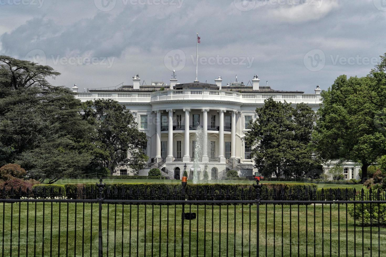 White House in Washington DC photo