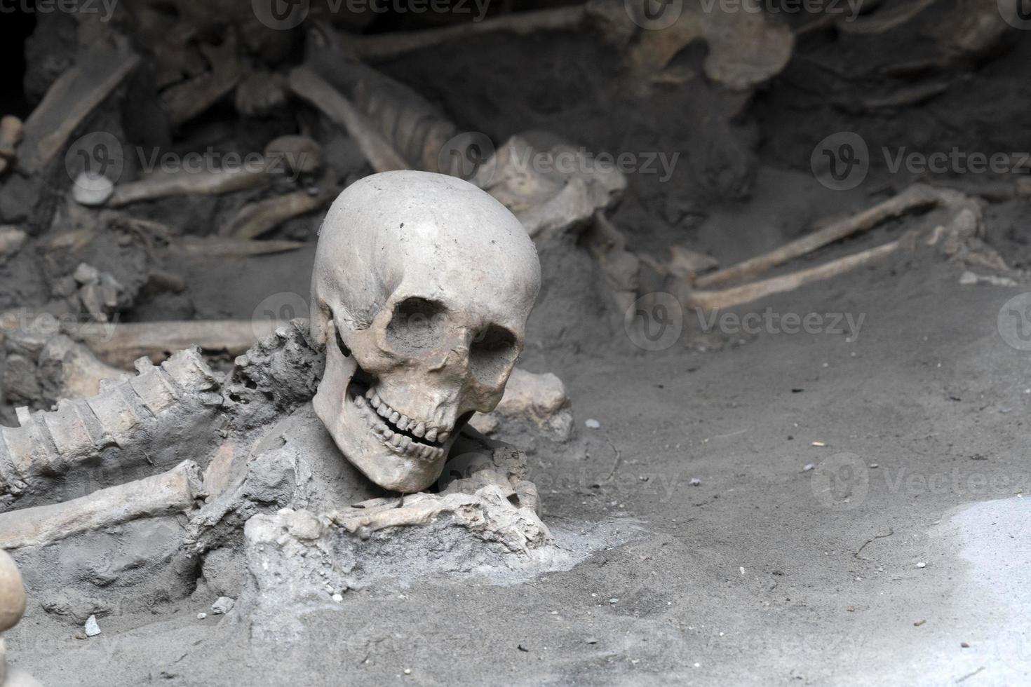 Ercolano Herculaneum fugitives skeletons on the beach photo