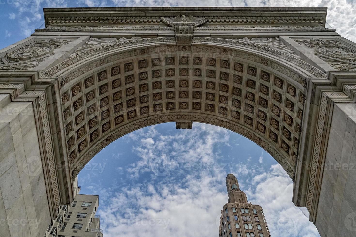 washington square arch in new york photo