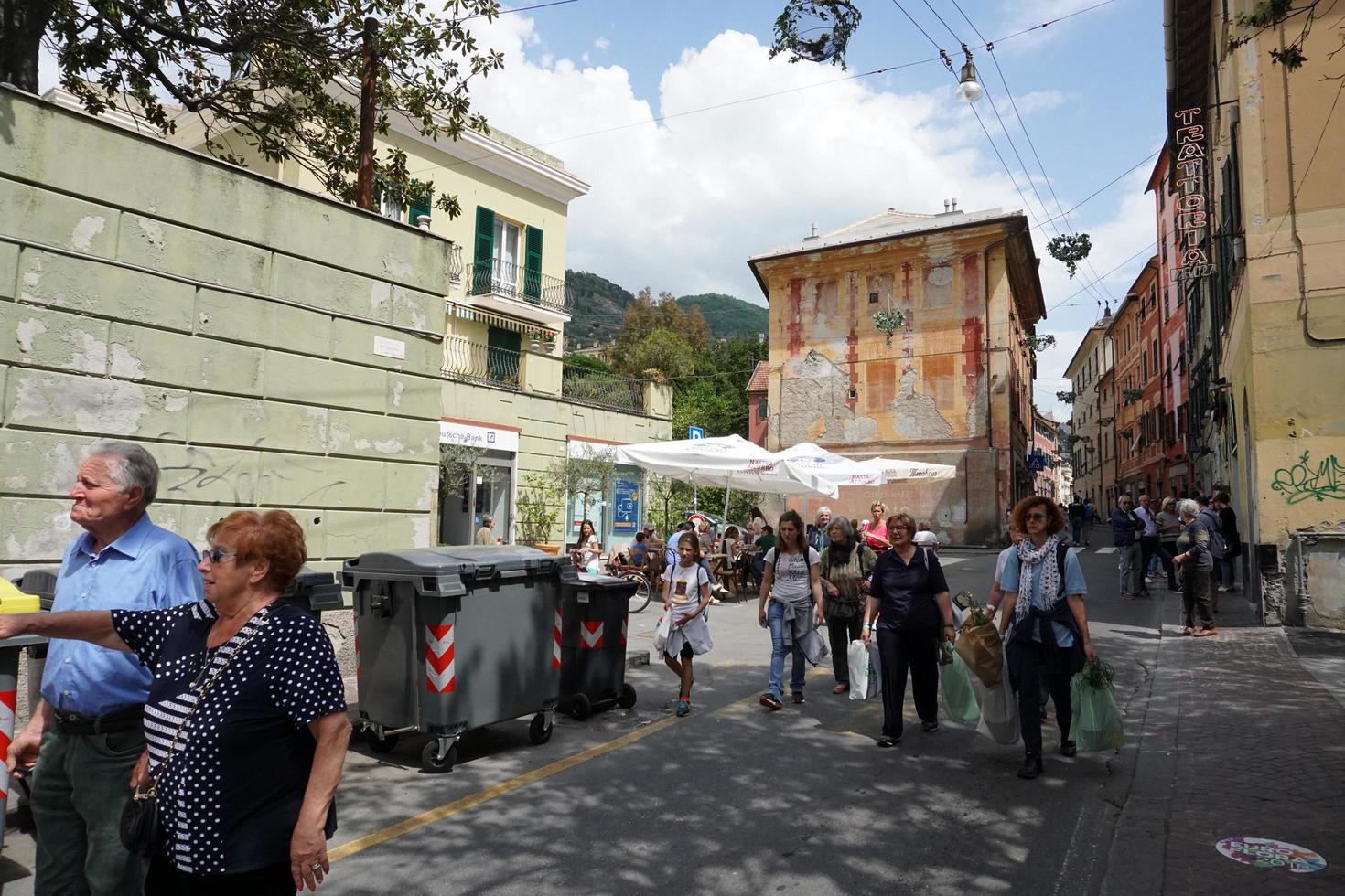 génova, italia - 5 de mayo de 2018 - euroflora regresa a génova en el escenario único de los parques nervi foto