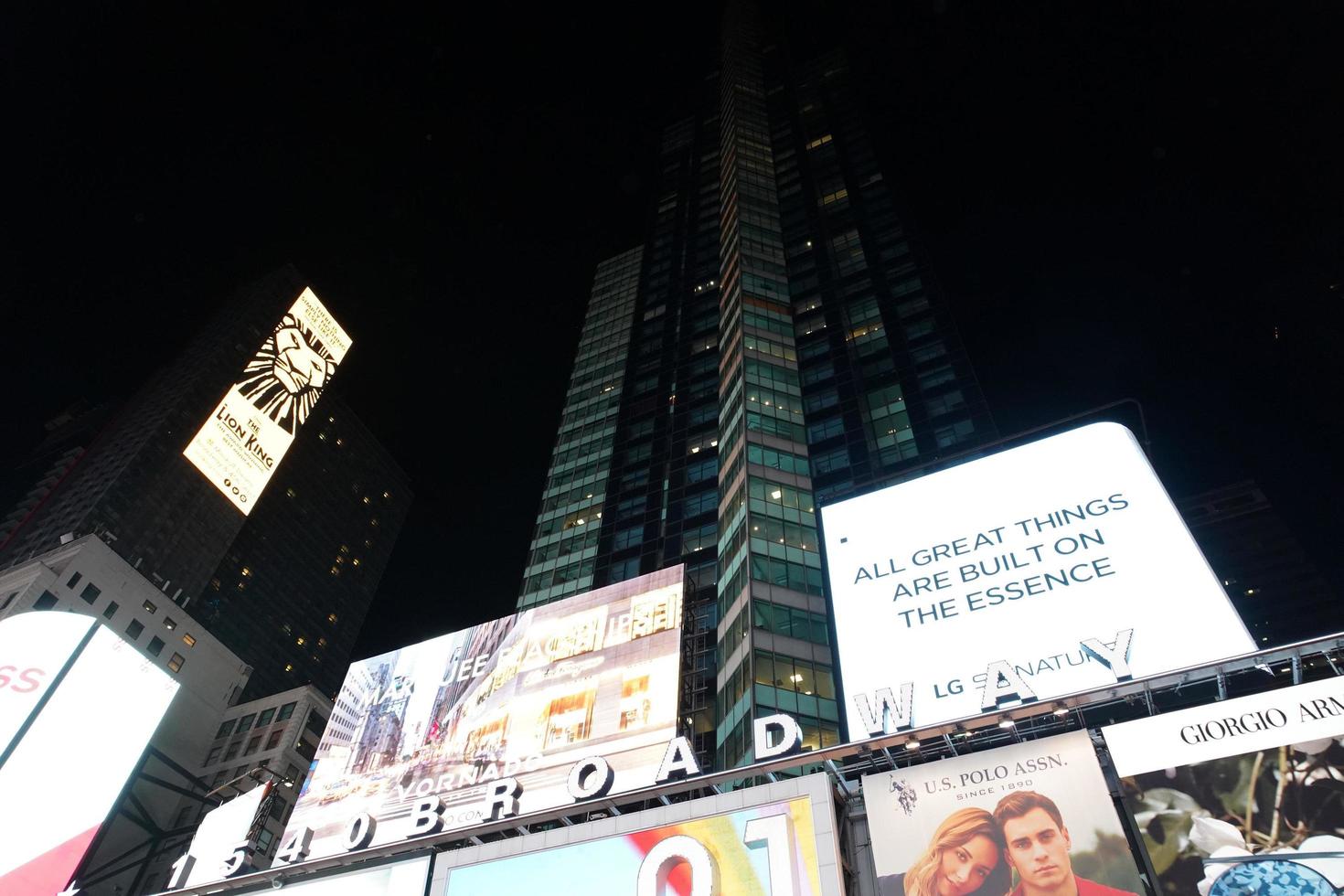 Nueva York, Estados Unidos - 25 de mayo de 2018 - Times Square lleno de gente foto