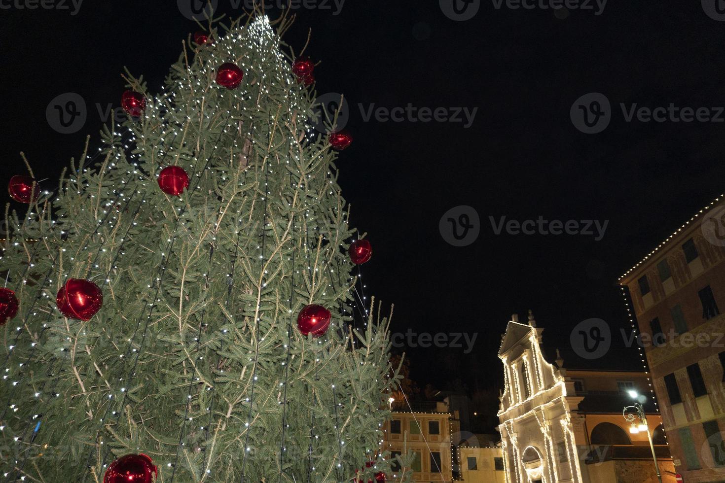 chiavari histórica ciudad medieval luces de la calle para navidad foto