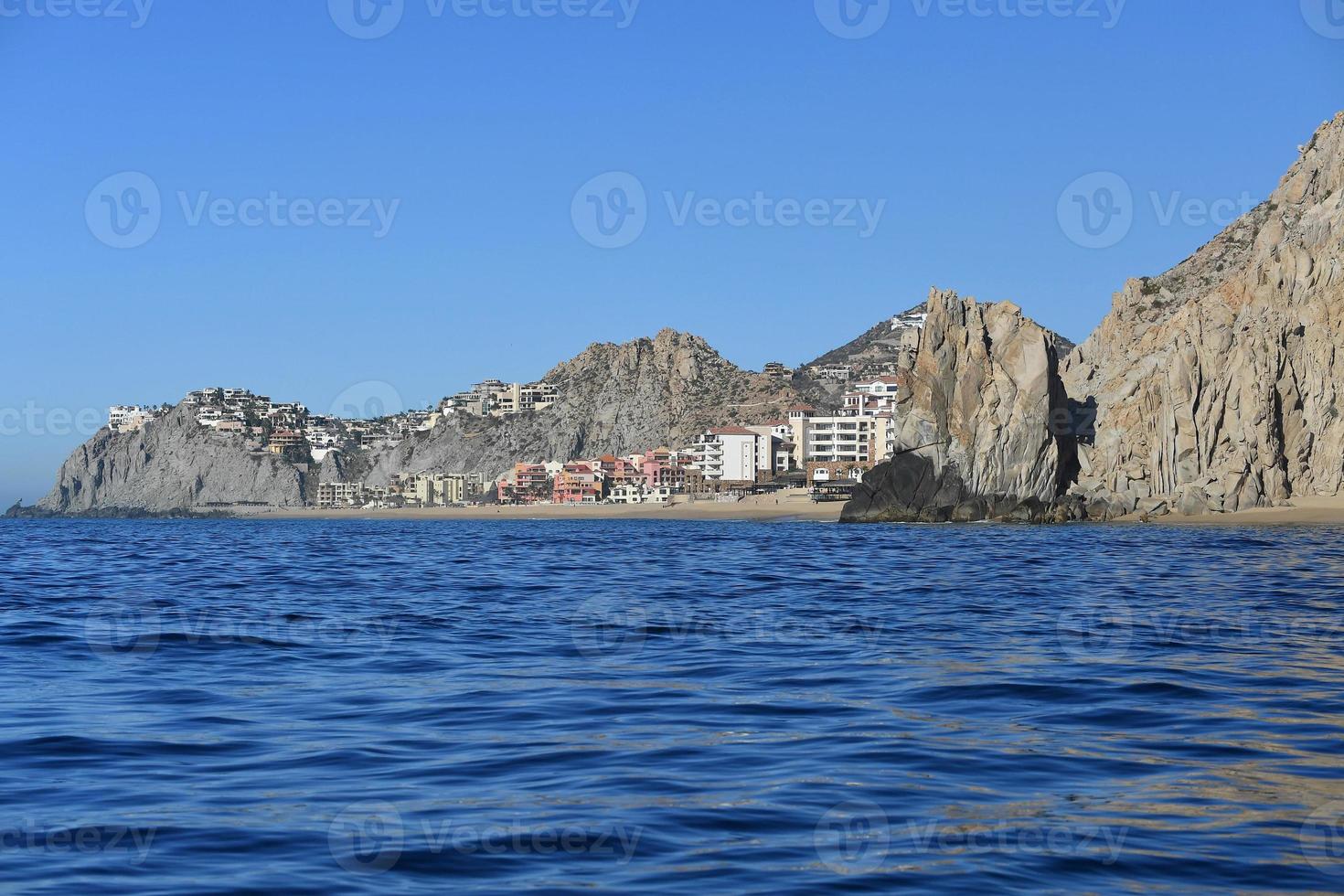 cabo san lucas vista desde el océano pacífico foto