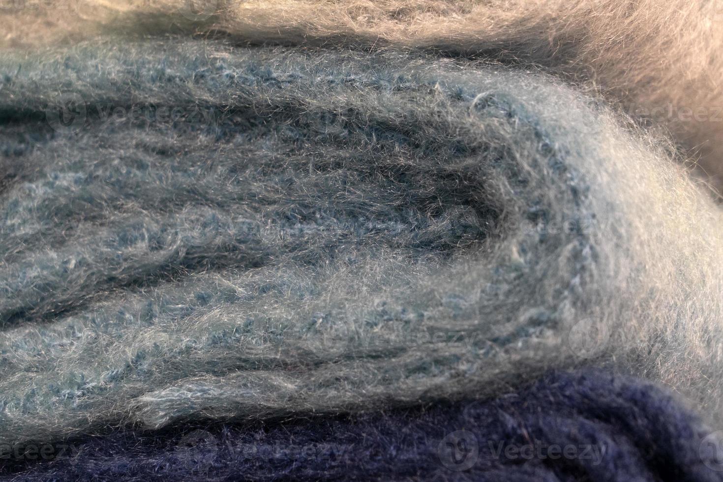 Bufanda de lana de muchos colores hecha a mano con detalle foto