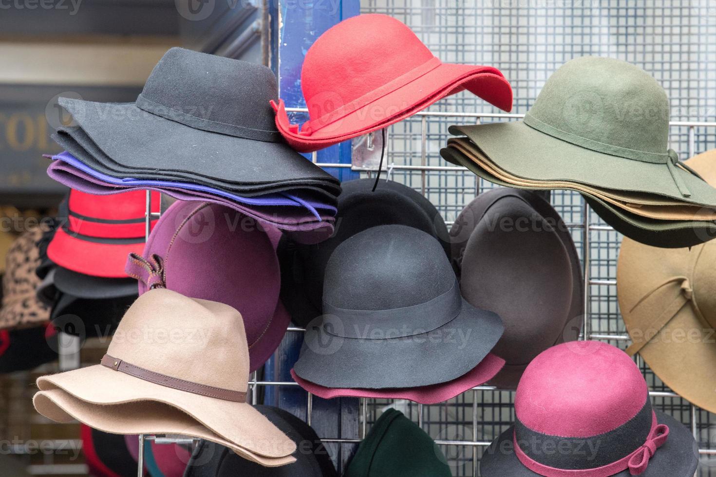 Vendo gorras de hombre y mujer foto