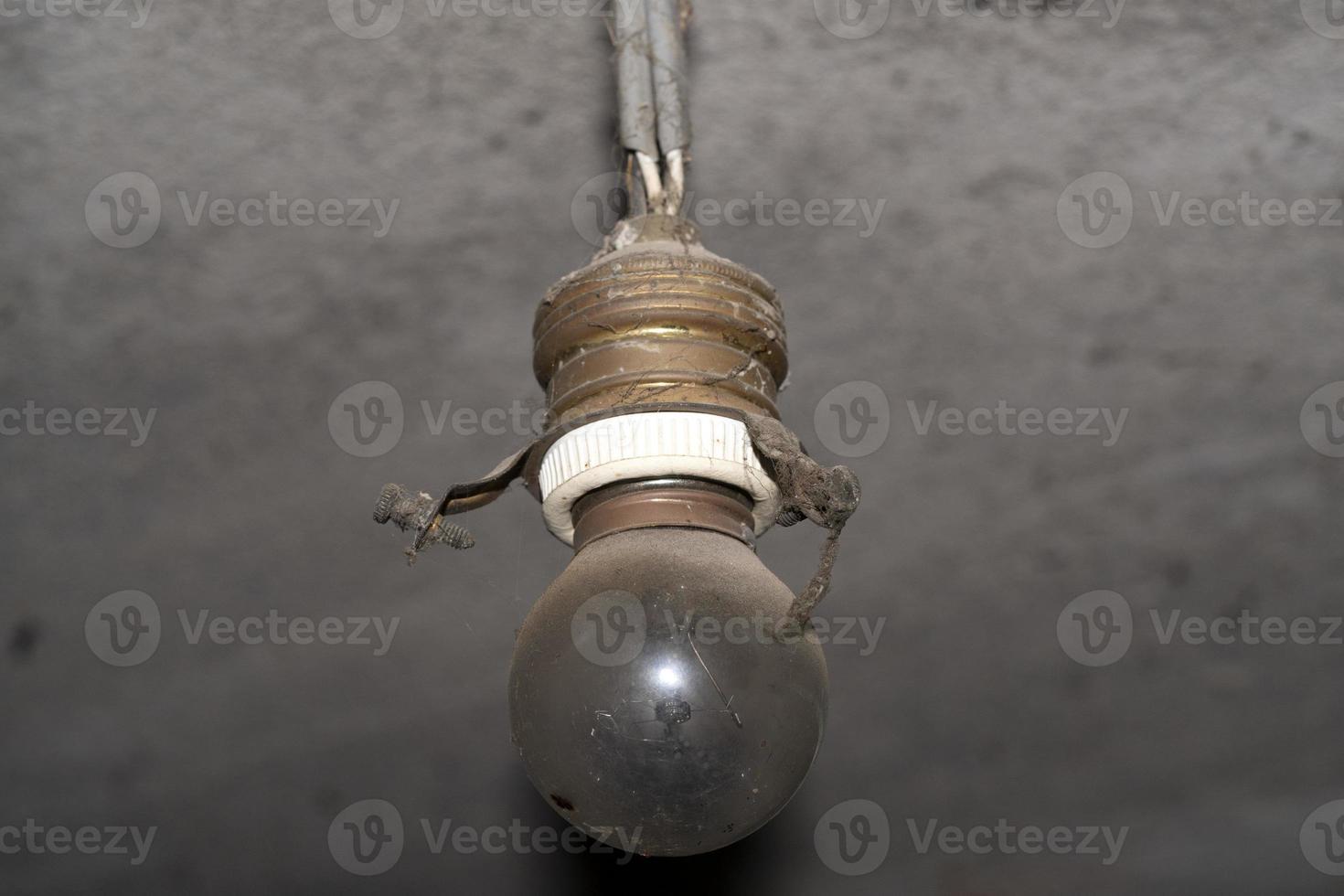 old light bulb photo