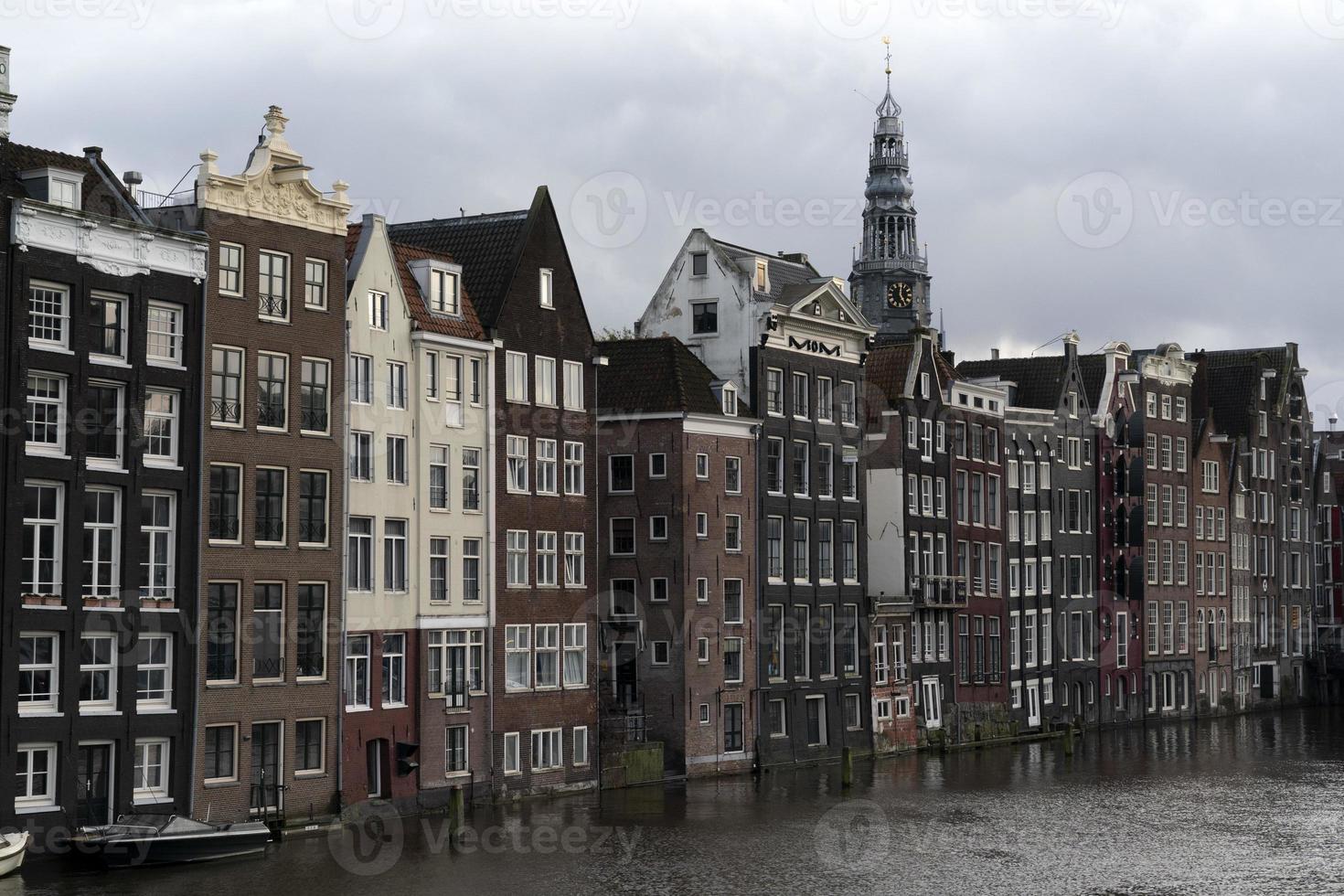 edificios del casco antiguo de amsterdam foto