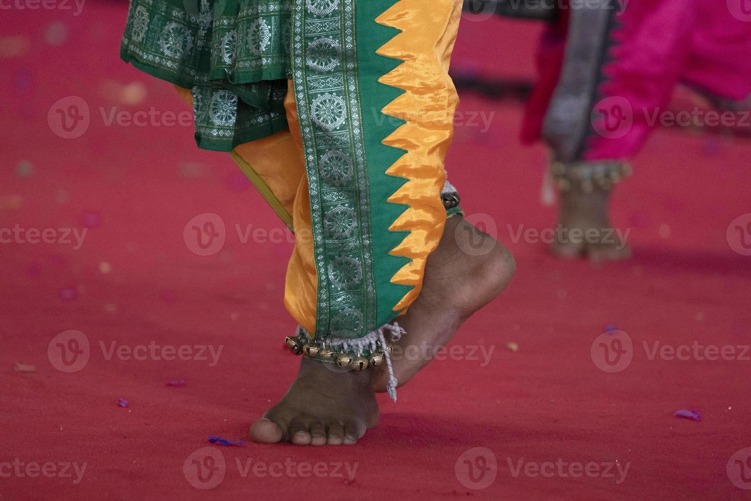 detalle de pie de danza tradicional india foto