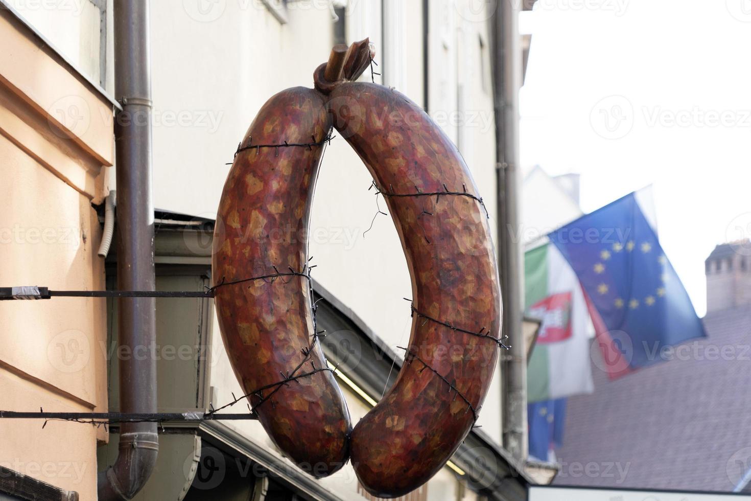 Signo de salchicha en Ljubljana Eslovenia foto