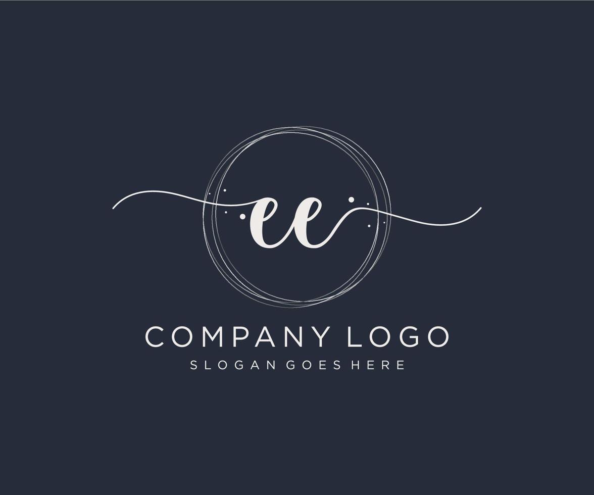 logotipo femenino inicial ee. utilizable para logotipos de naturaleza, salón, spa, cosmética y belleza. elemento de plantilla de diseño de logotipo de vector plano.