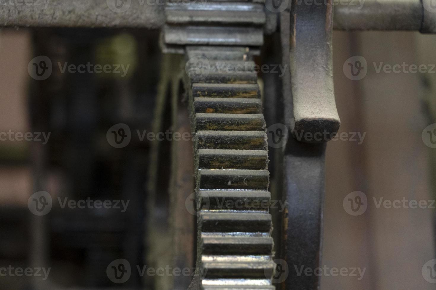 antiguo detalle del mecanismo del reloj de la torre antigua foto