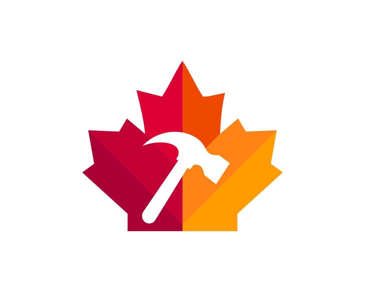 diseño del logo del martillo de arce. logotipo de construcción canadiense. hoja de arce roja con vector de martillo