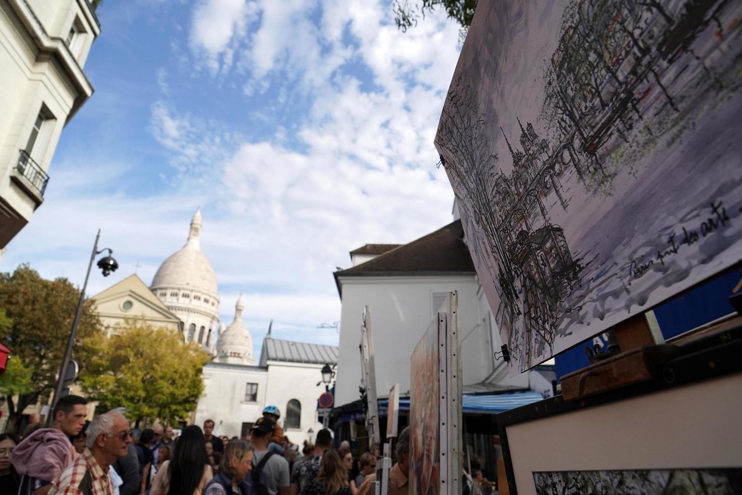 París, Francia - 6 de octubre de 2018 - artista y turista en Montmartre foto