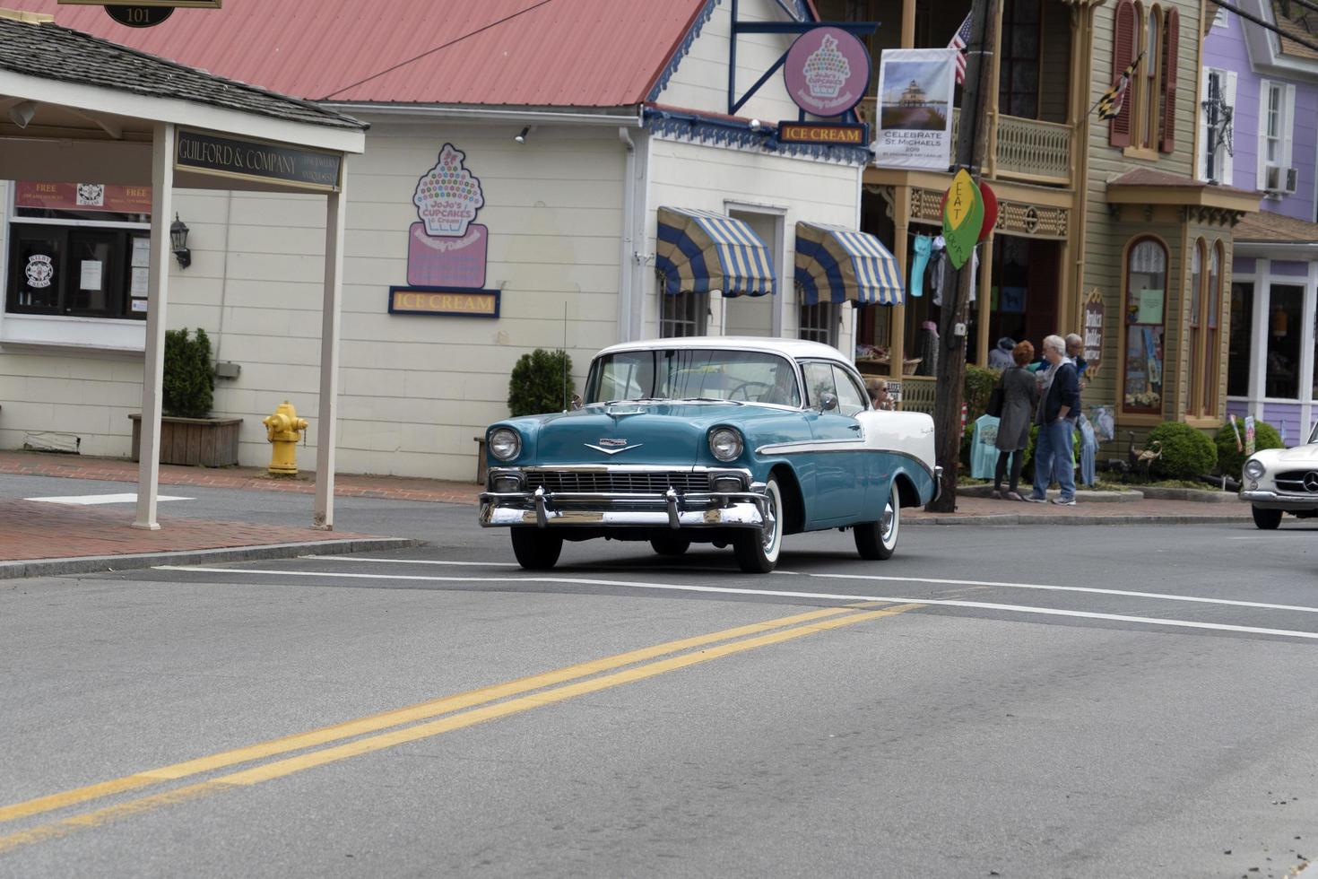 St michales, md - estados unidos - 26 de abril de 2019 - desfile de autos antiguos foto