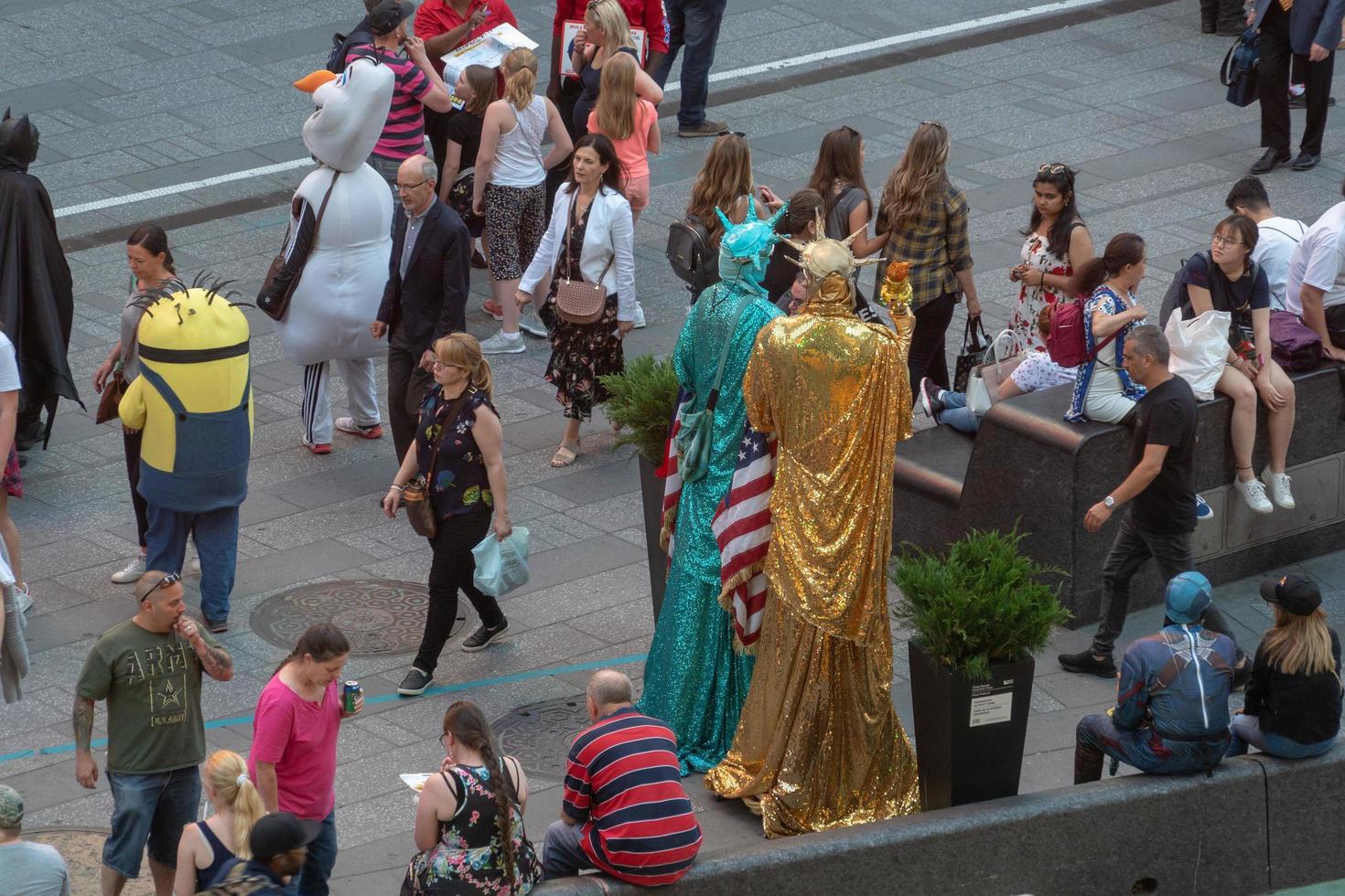 Nueva York, Estados Unidos - 25 de mayo de 2018 - Times Square lleno de gente foto