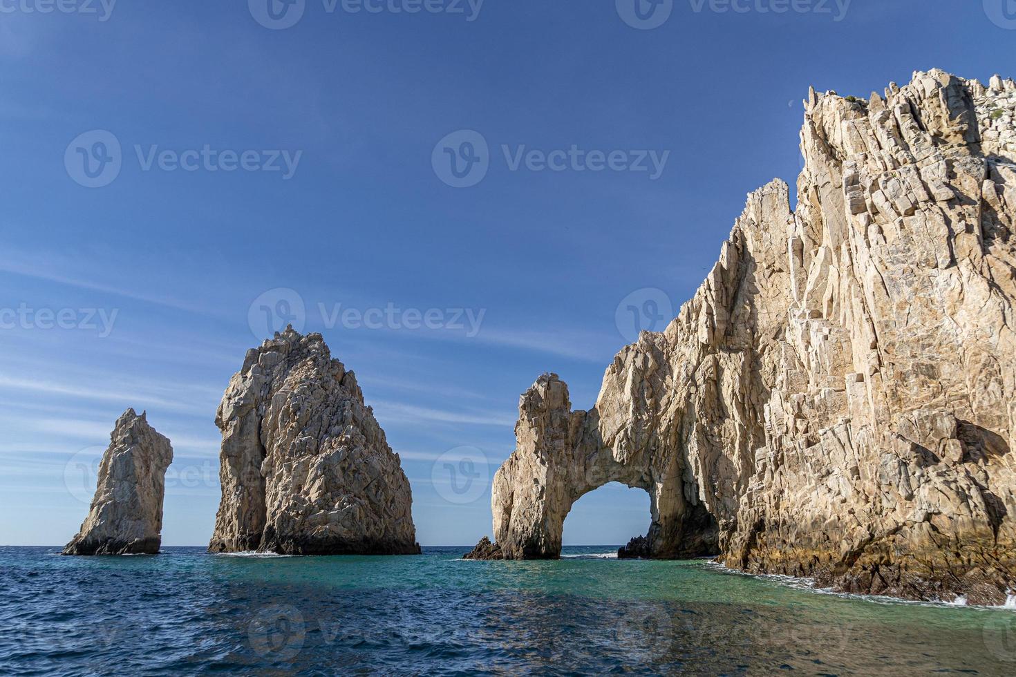 olas en rocas de arco en cabo san lucas méxico foto