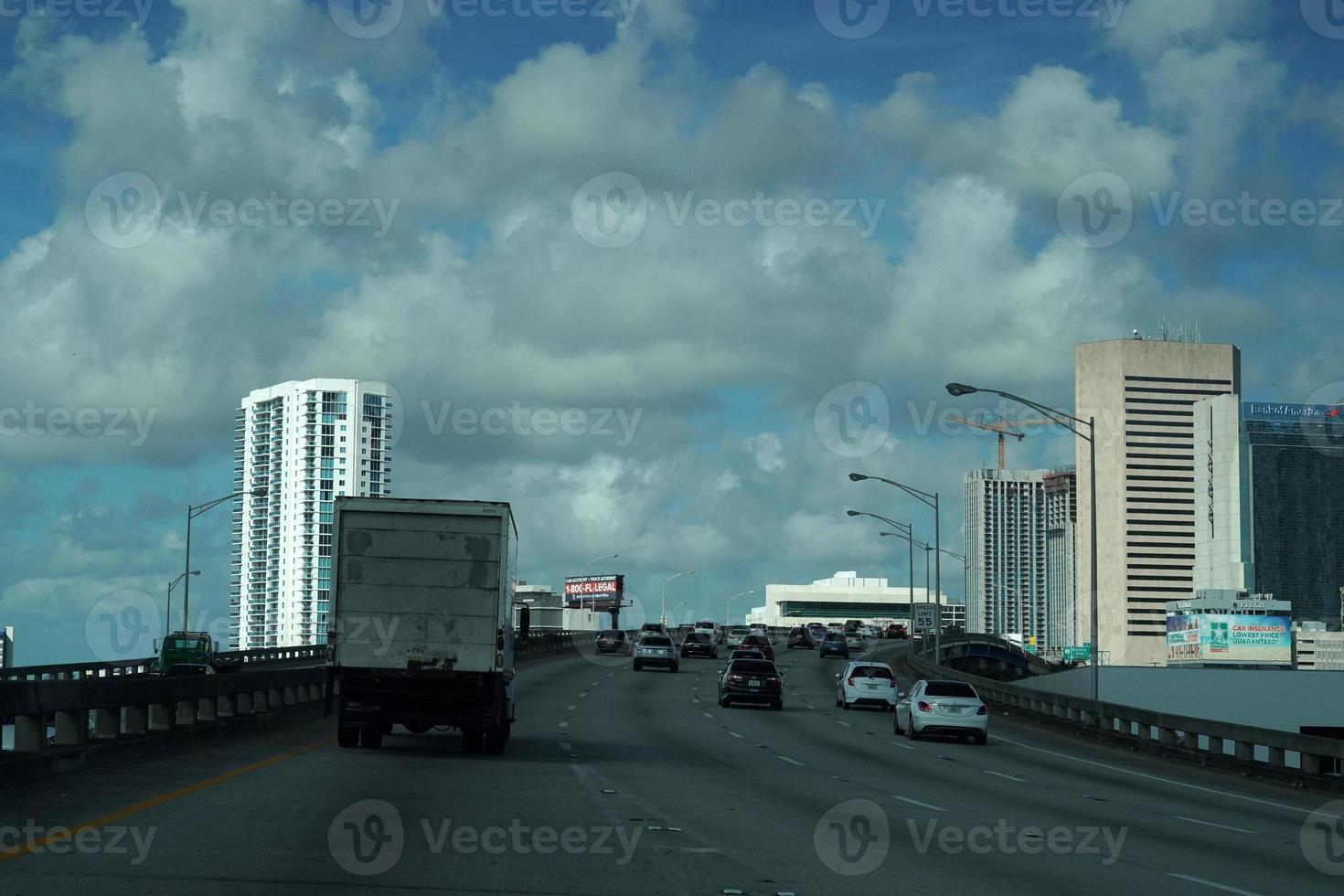 miami, usa - 5 de noviembre de 2018 - miami florida carreteras congestionadas foto