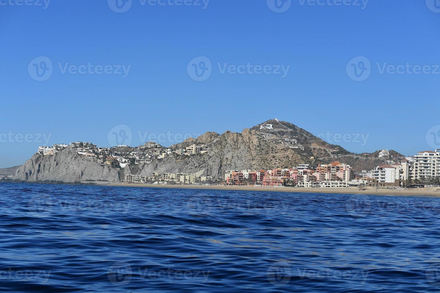 cabo san lucas vista desde el océano pacífico foto