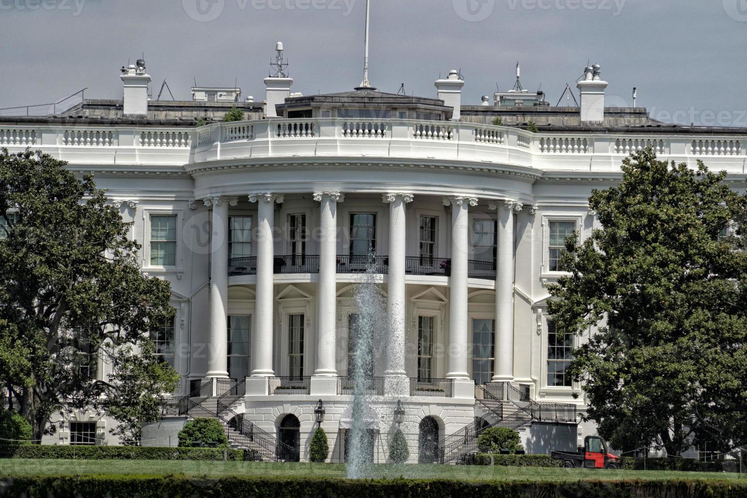 White House in Washington DC photo