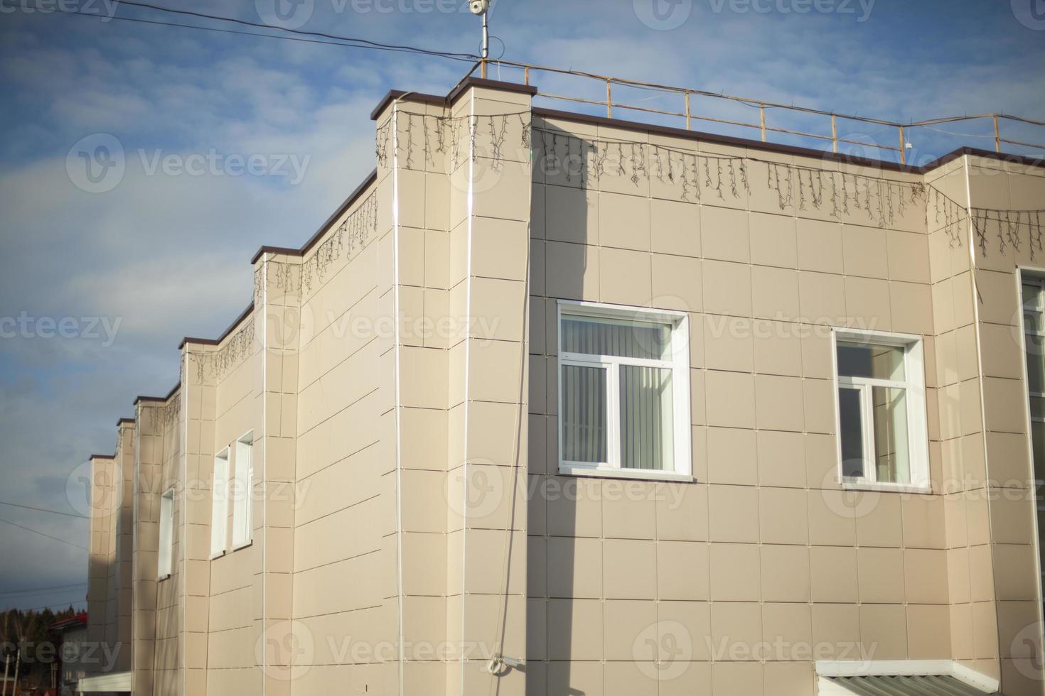 edificio en la ciudad. hospital moderno. casa Blanca. foto