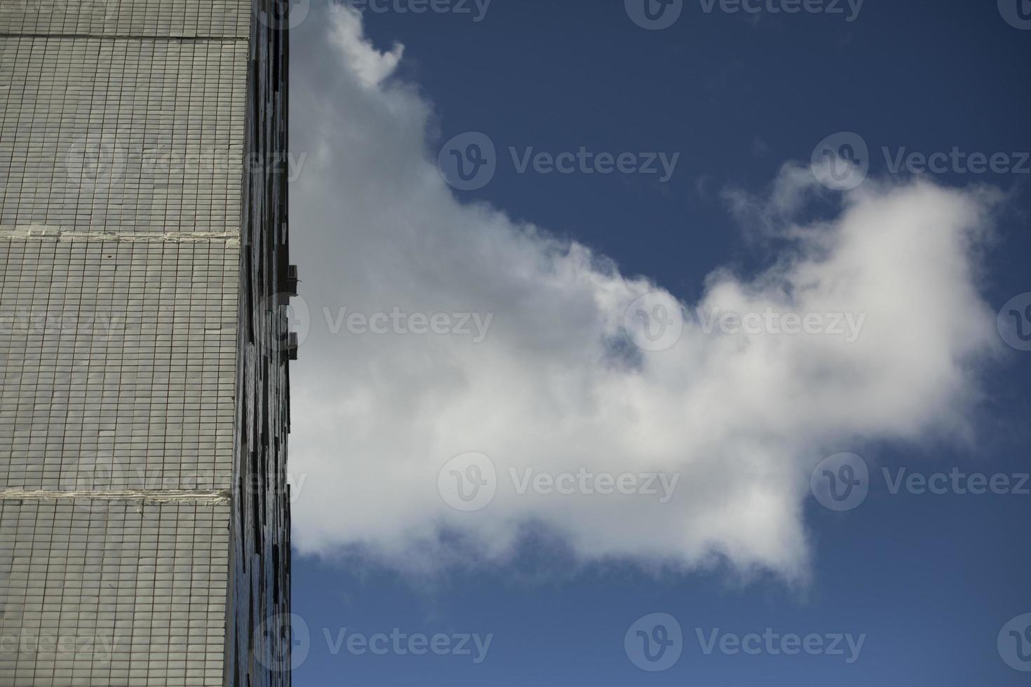 nubes en el cielo. cielo en verano. el tiempo arriba. día de verano. foto