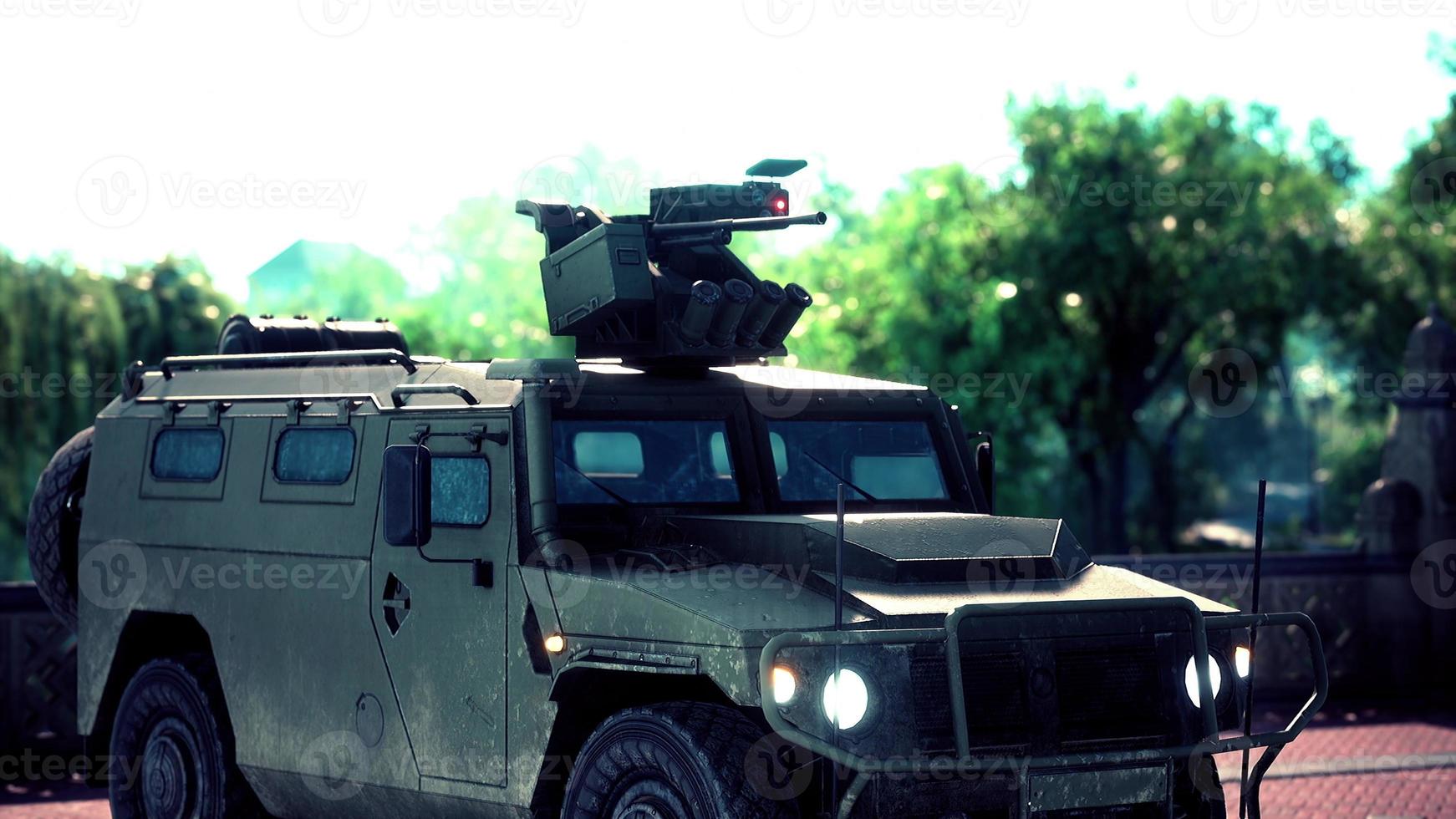 coche militar blindado en la gran ciudad foto