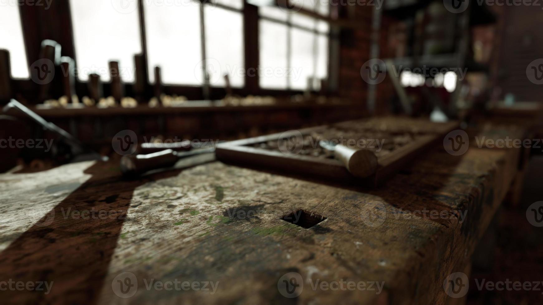 Interior de tienda de carpintero del salvaje oeste vintage con herramientas antiguas foto