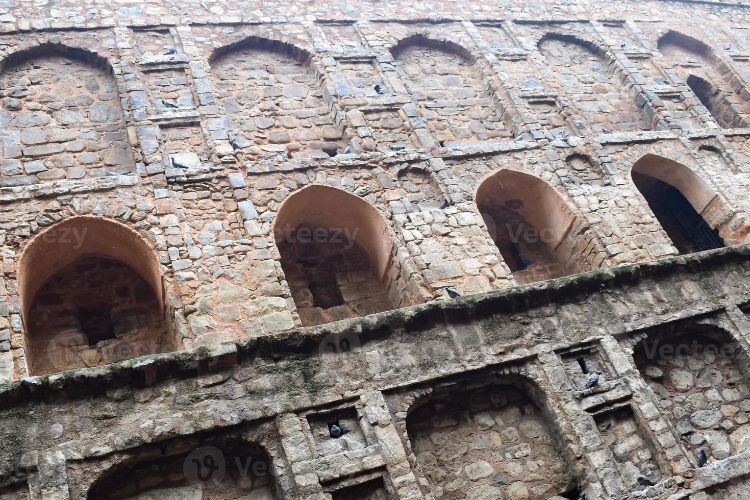 agrasen ki baoli paso bien situado en el medio de connaught colocado nueva delhi india, antigua construcción de arqueología antigua foto