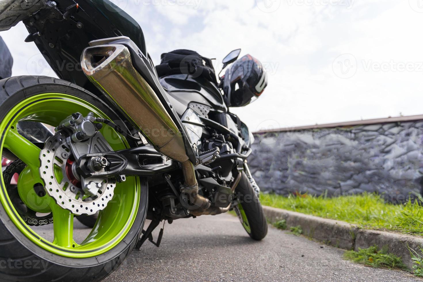 Side view of the motorcycle, Rear brake system, rear suspension, wheel photo