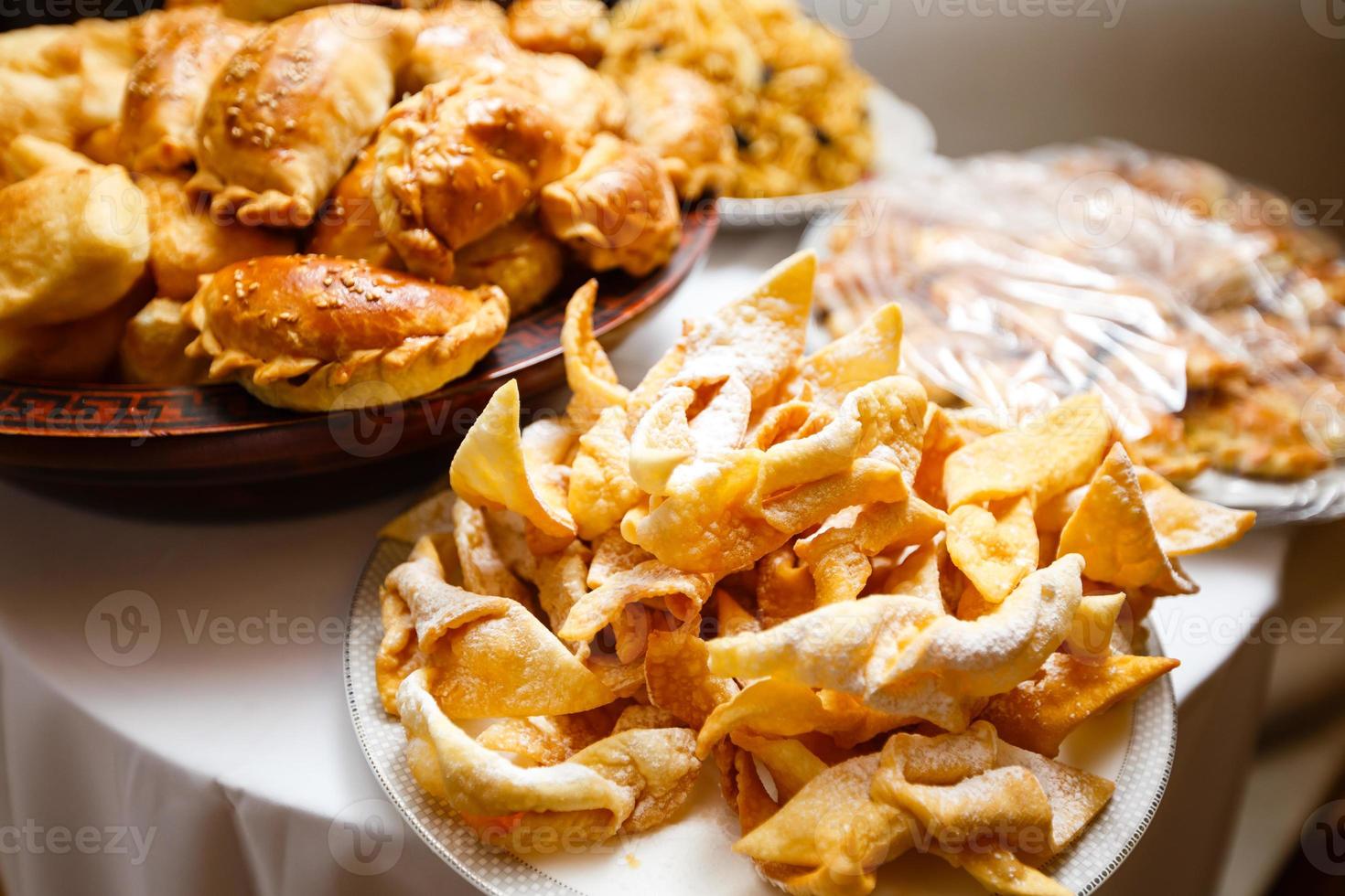 Uzbek national dish samsa fried dough puff pastry uzbek cuisine asian cuisine concept photo
