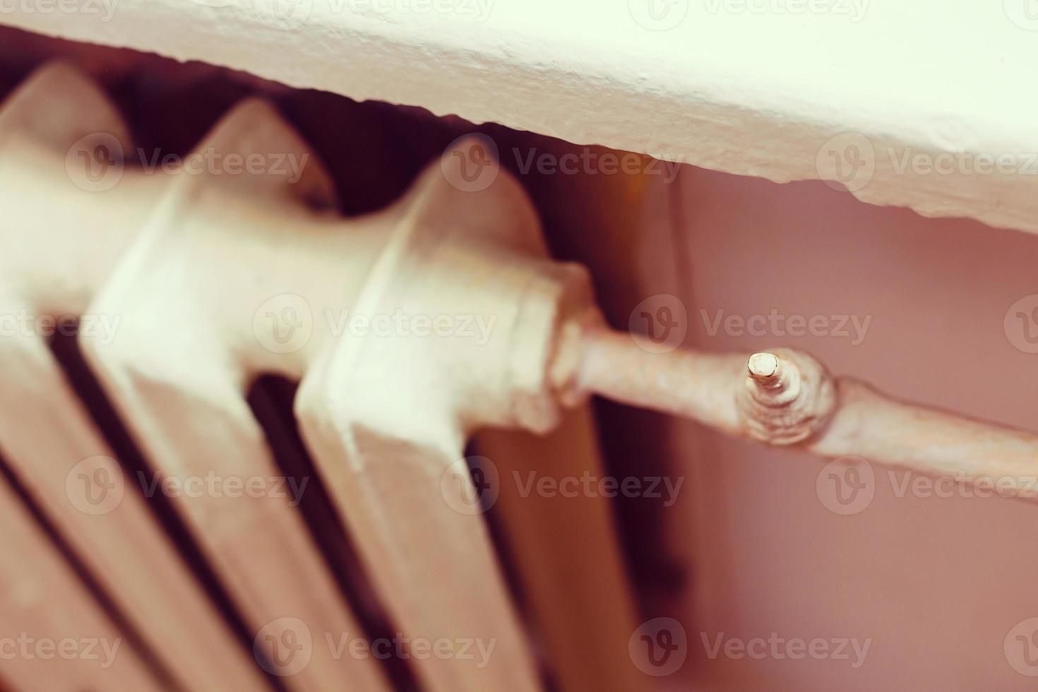 vieja batería de hierro fundido para calentar la habitación foto