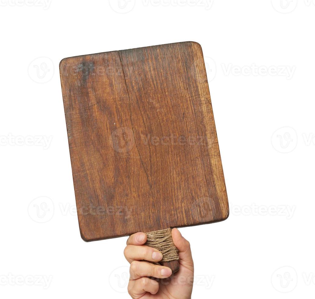 mujer sosteniendo en la mano una tabla de madera rectangular marrón en blanco foto