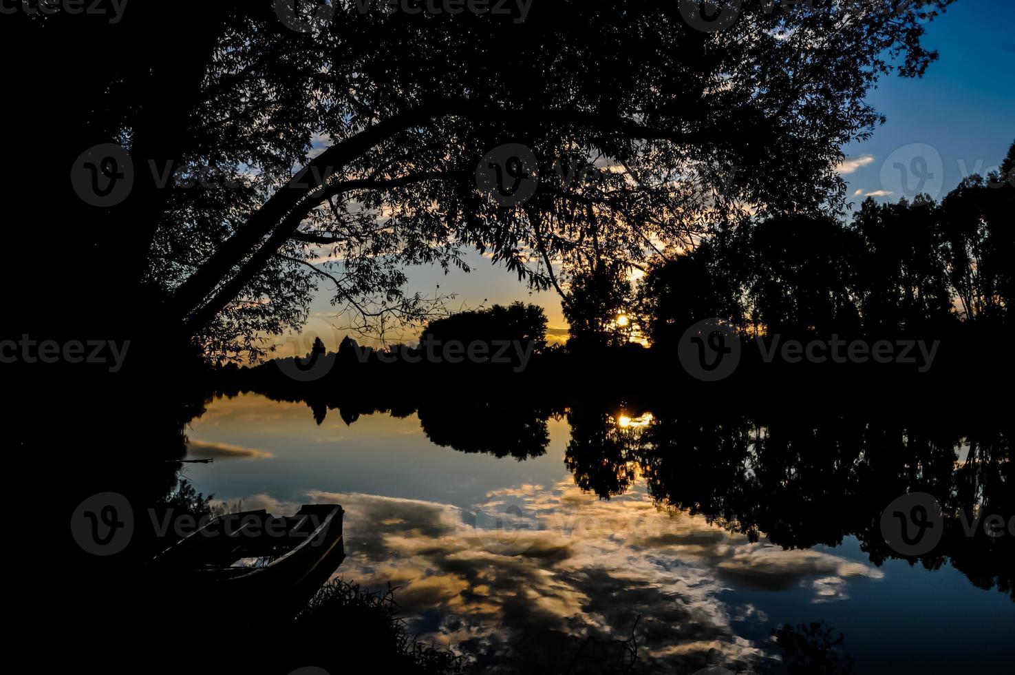 hermosa vista de un rio foto