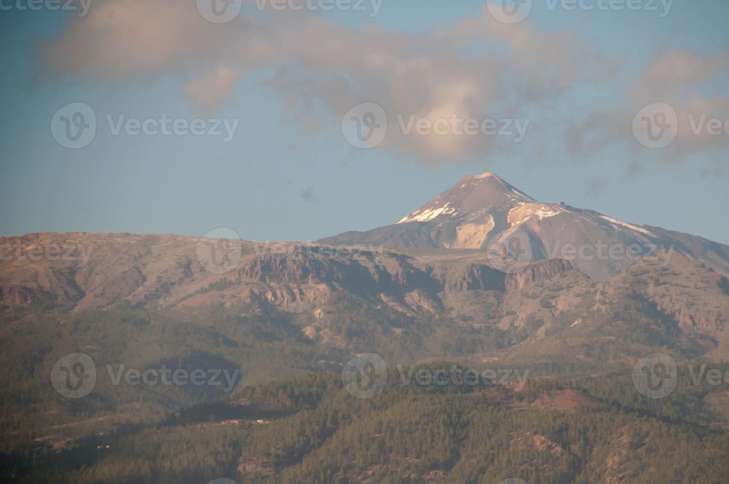 vista panorámica de las montañas foto