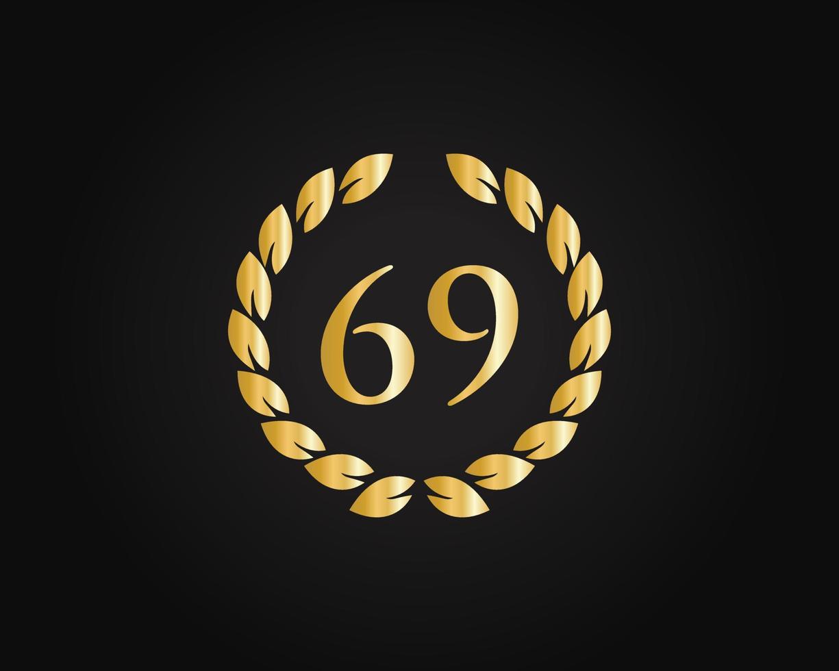 Logotipo de aniversario de 69 años con anillo dorado aislado en fondo negro, para cumpleaños, aniversario y celebración de la empresa vector