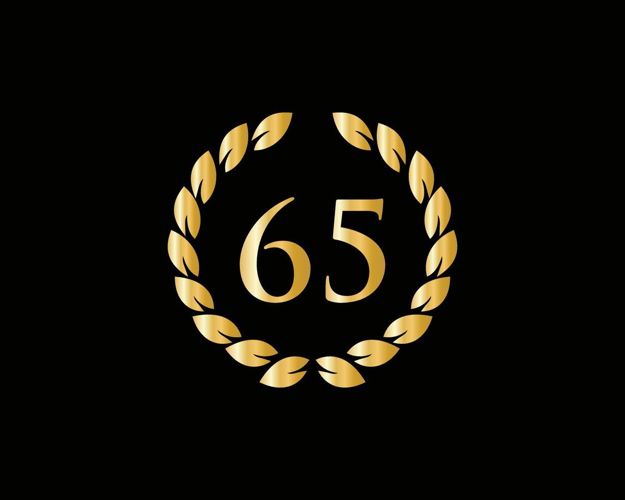 Logotipo de aniversario de 65 años con anillo dorado aislado en fondo negro, para cumpleaños, aniversario y celebración de la empresa vector