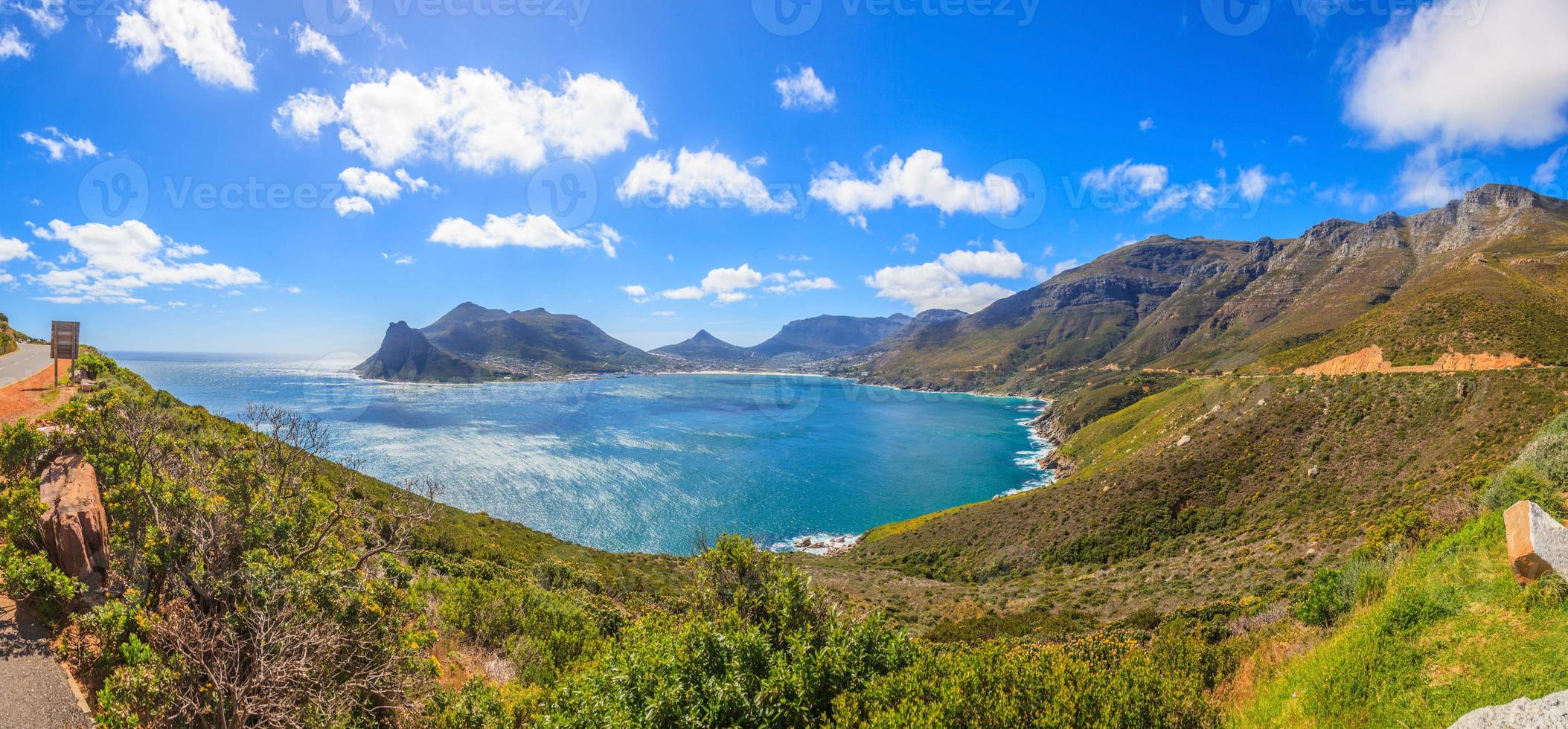 vista panorámica de la carretera costera desde el cabo de buena esperanza hacia ciudad del cabo foto