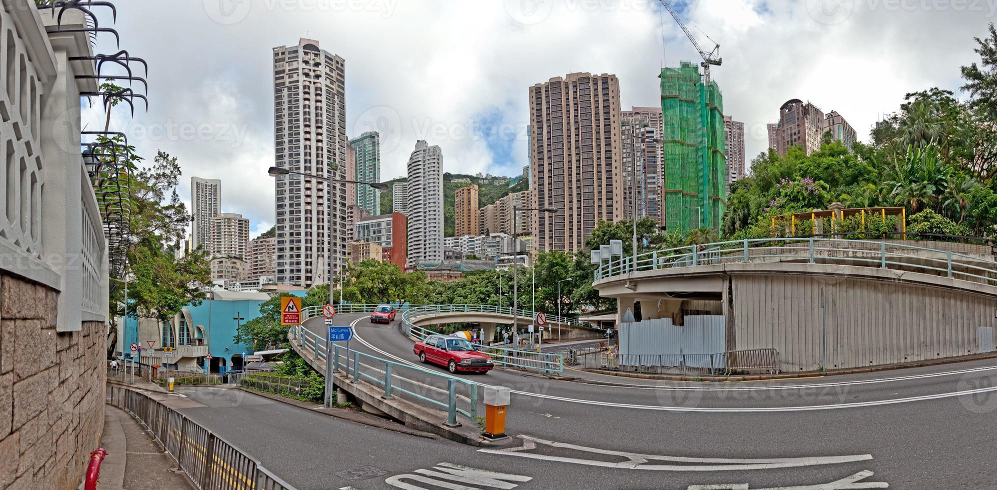 vista de una intersección de calles sin tráfico en el centro de hong kong foto