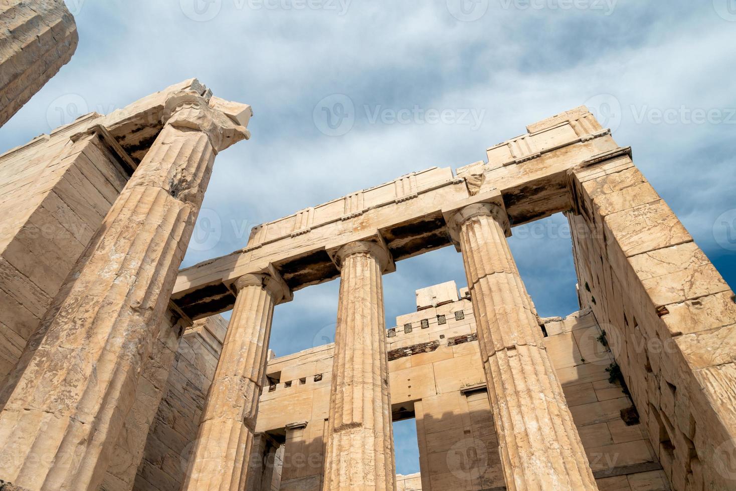 edificio antiguo en atenas grecia foto