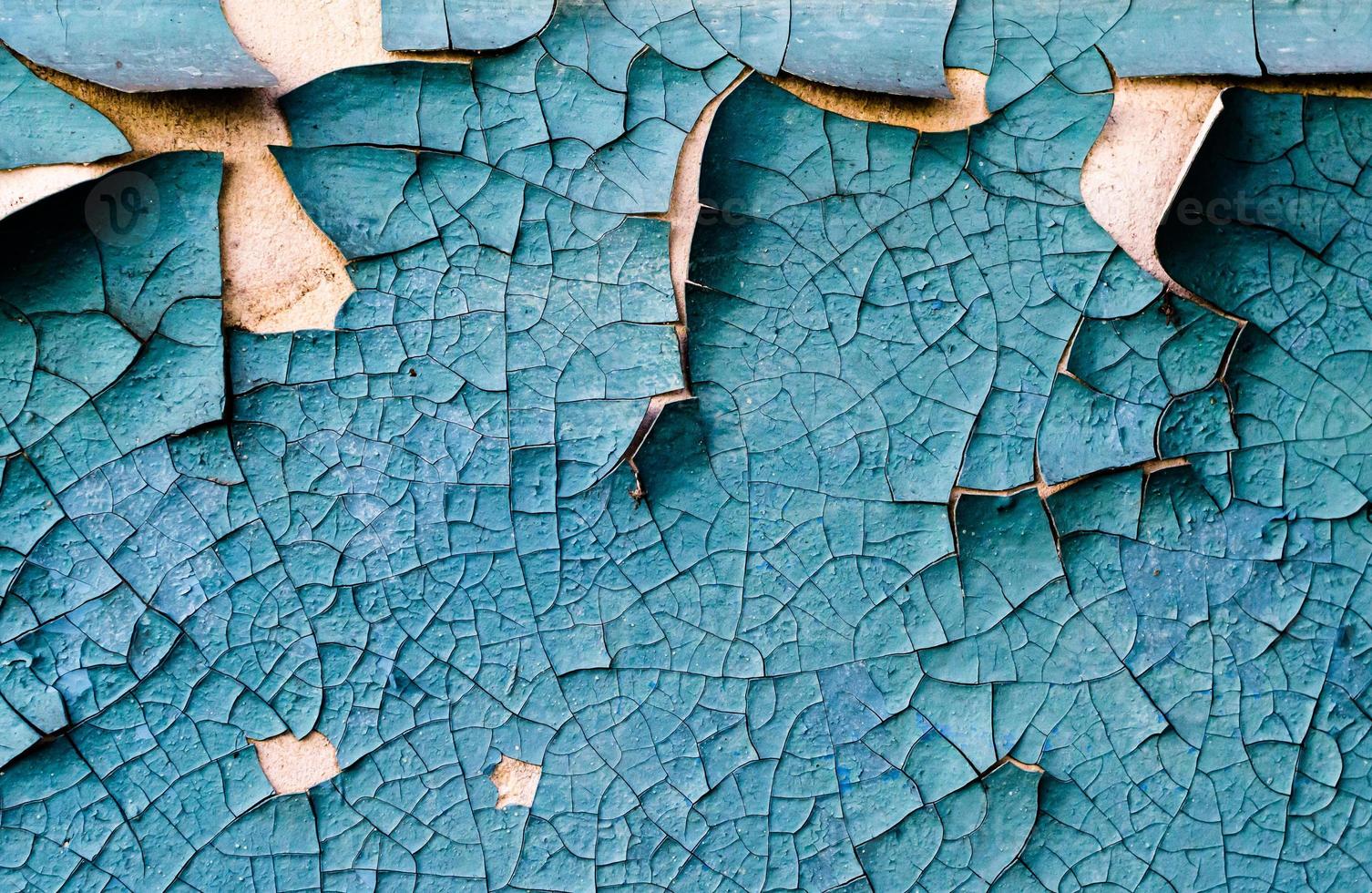 textura de pared con pintura azul descascarada agrietada foto