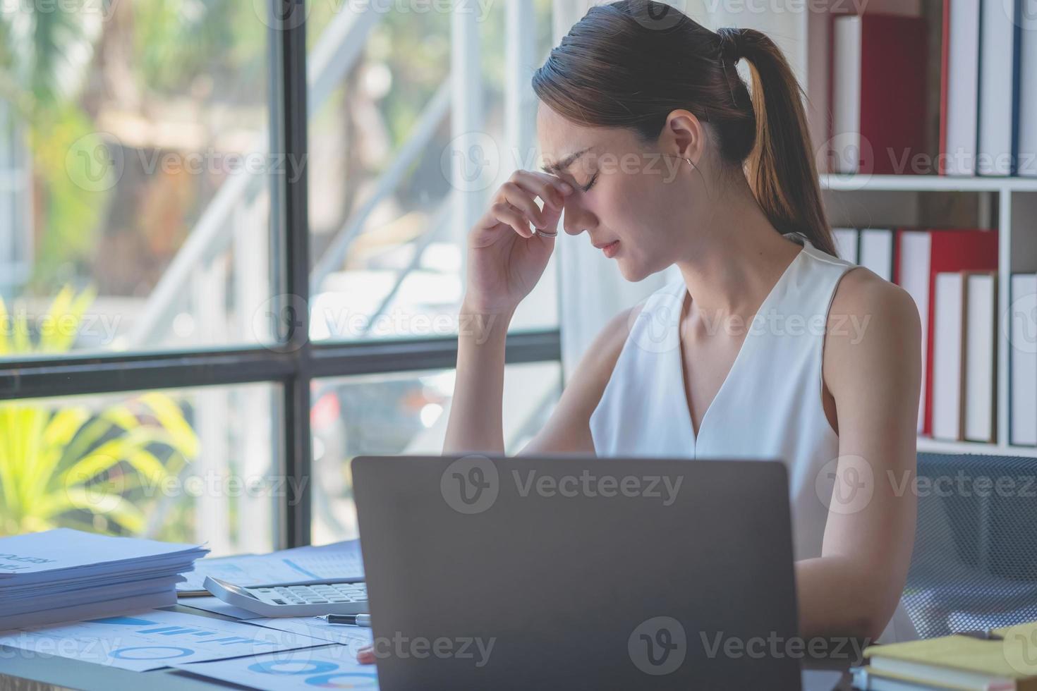 Concept Burnout Syndrome. Business Woman feels uncomfortable working. Which is caused by stress, accumulated from unsuccessful work And less resting body. Consult a specialist psychiatrist. photo