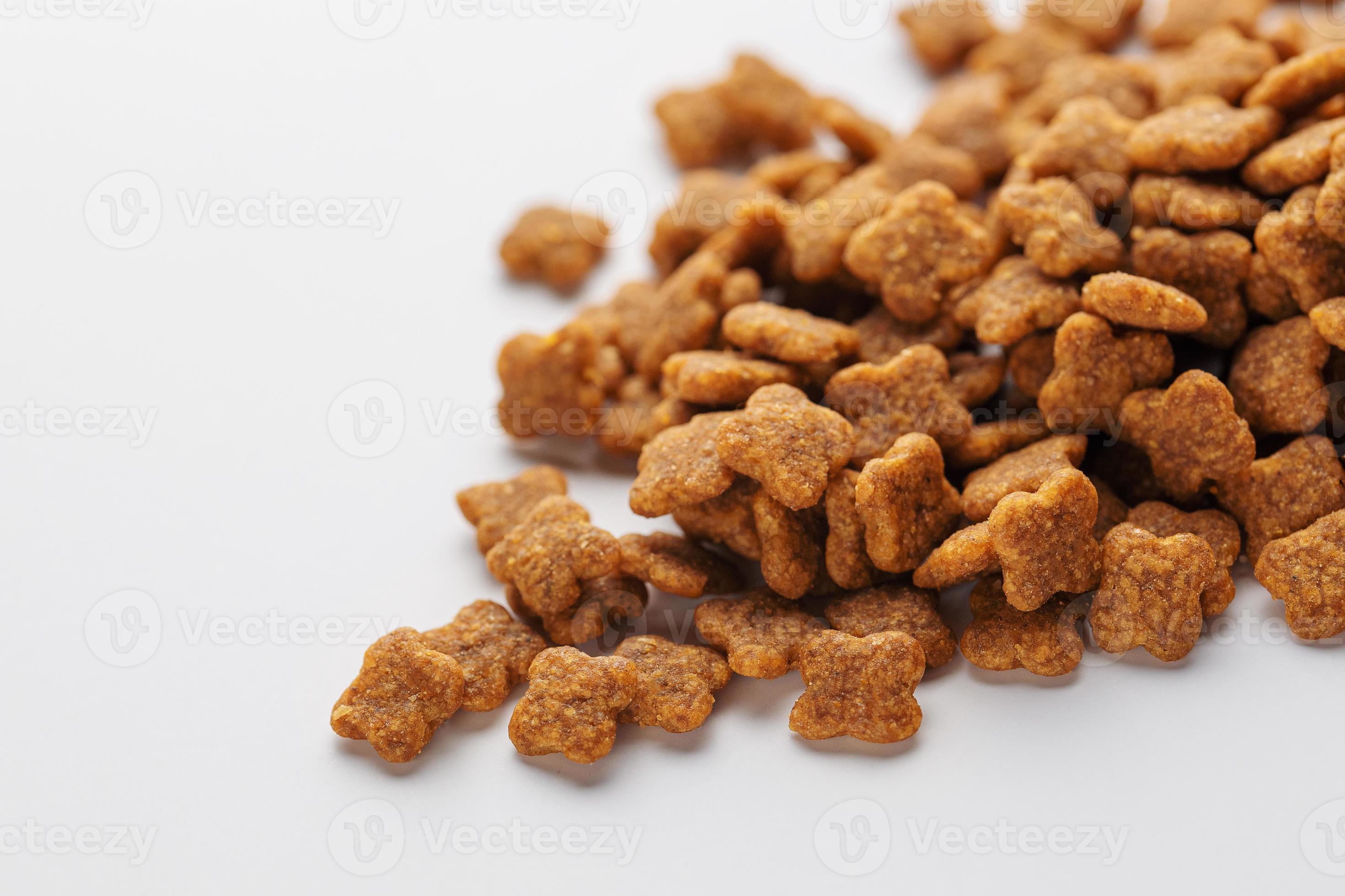 Dry feed pellets for dogs on a white background. 17533156 Stock Photo