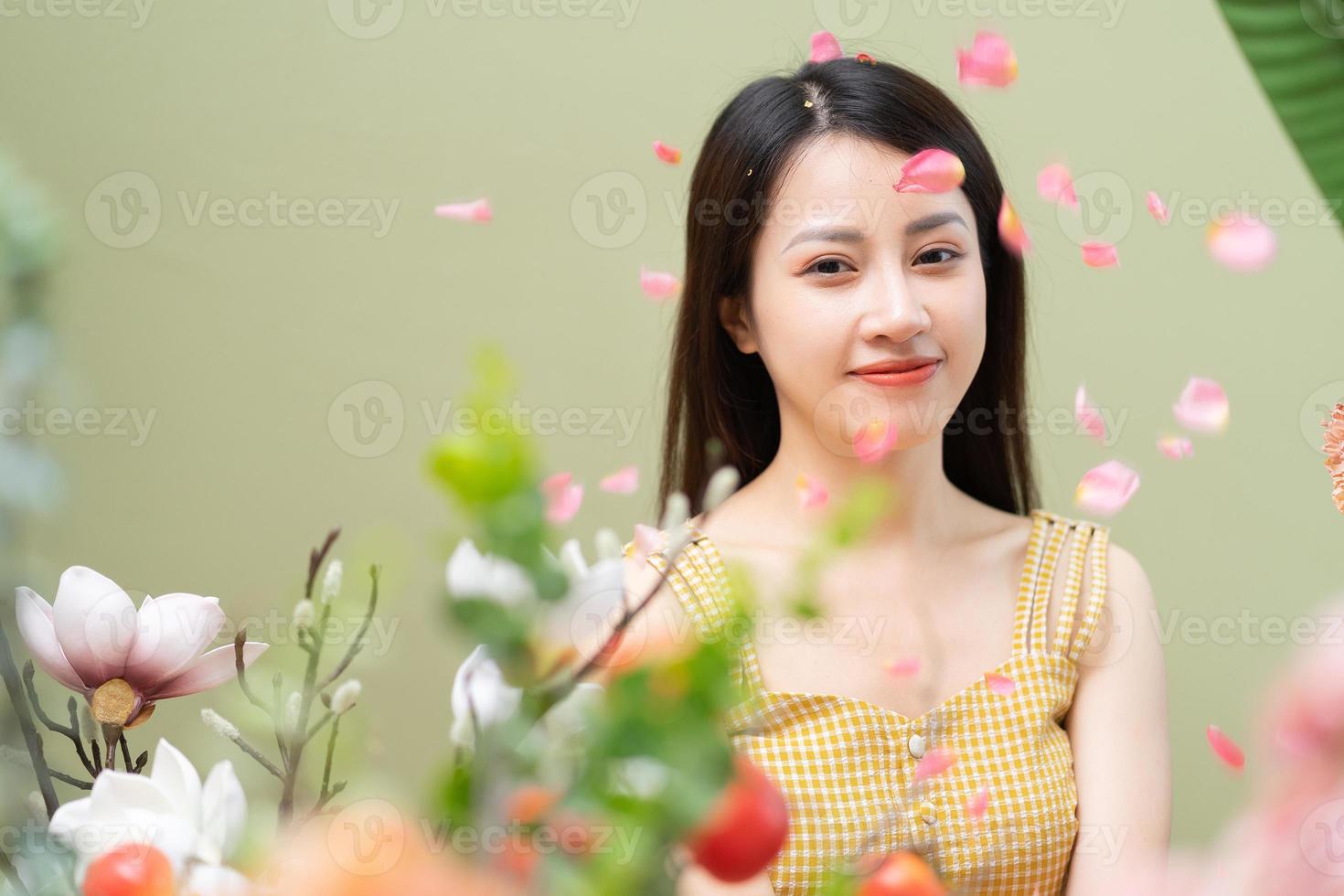 imagen de belleza de una joven asiática, concepto de verano foto