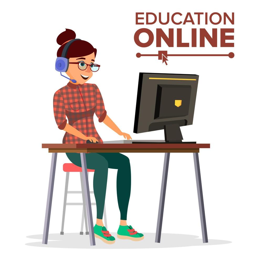 vector de educación en línea. servicio de educación en línea en el hogar. mujer joven en auriculares trabajando con computadora. tecnología de aprendizaje moderna. ilustración de dibujos animados plana aislada