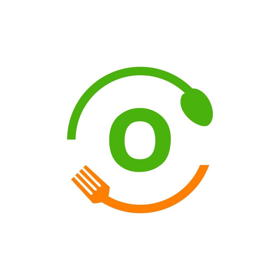 diseño del logo del restaurante en la letra o con icono de tenedor y cuchara vector