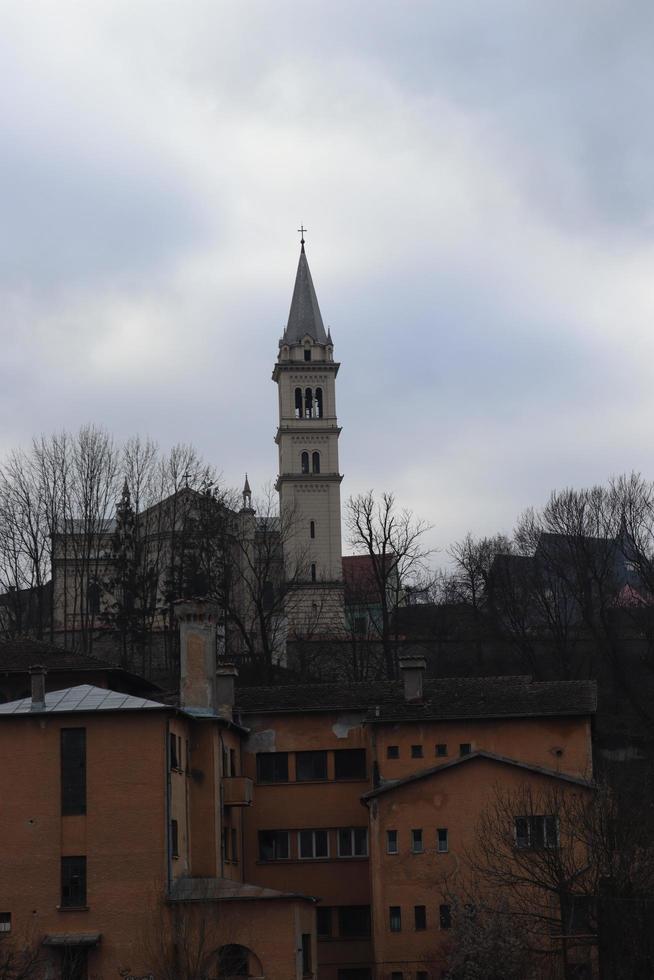 iglesia del monasterio encontrada en sighisoara, inmortalizada en diferentes ángulos foto