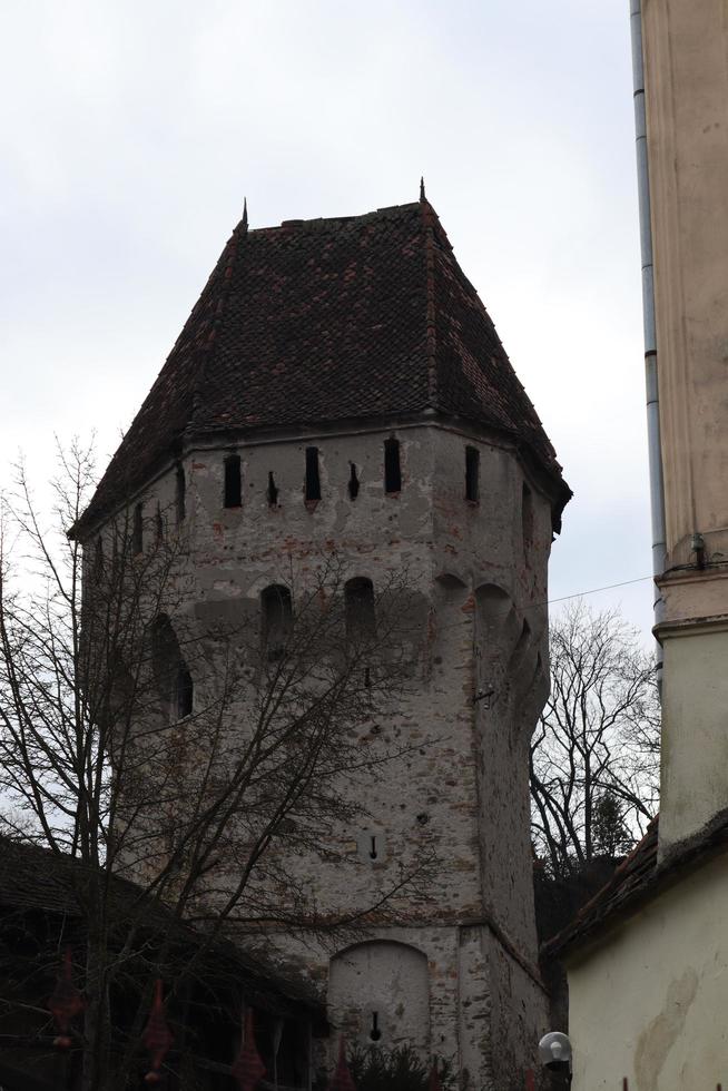 la torre de los zapateros en sighisoara en diferentes ángulos foto