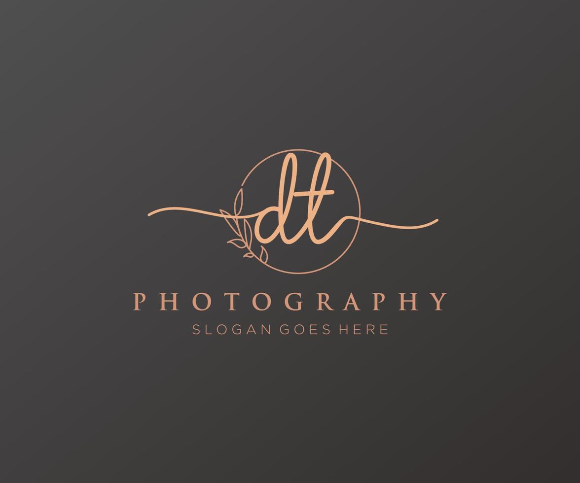 Initial DT feminine logo. Usable for Nature, Salon, Spa, Cosmetic and Beauty Logos. Flat Vector Logo Design Template Element.