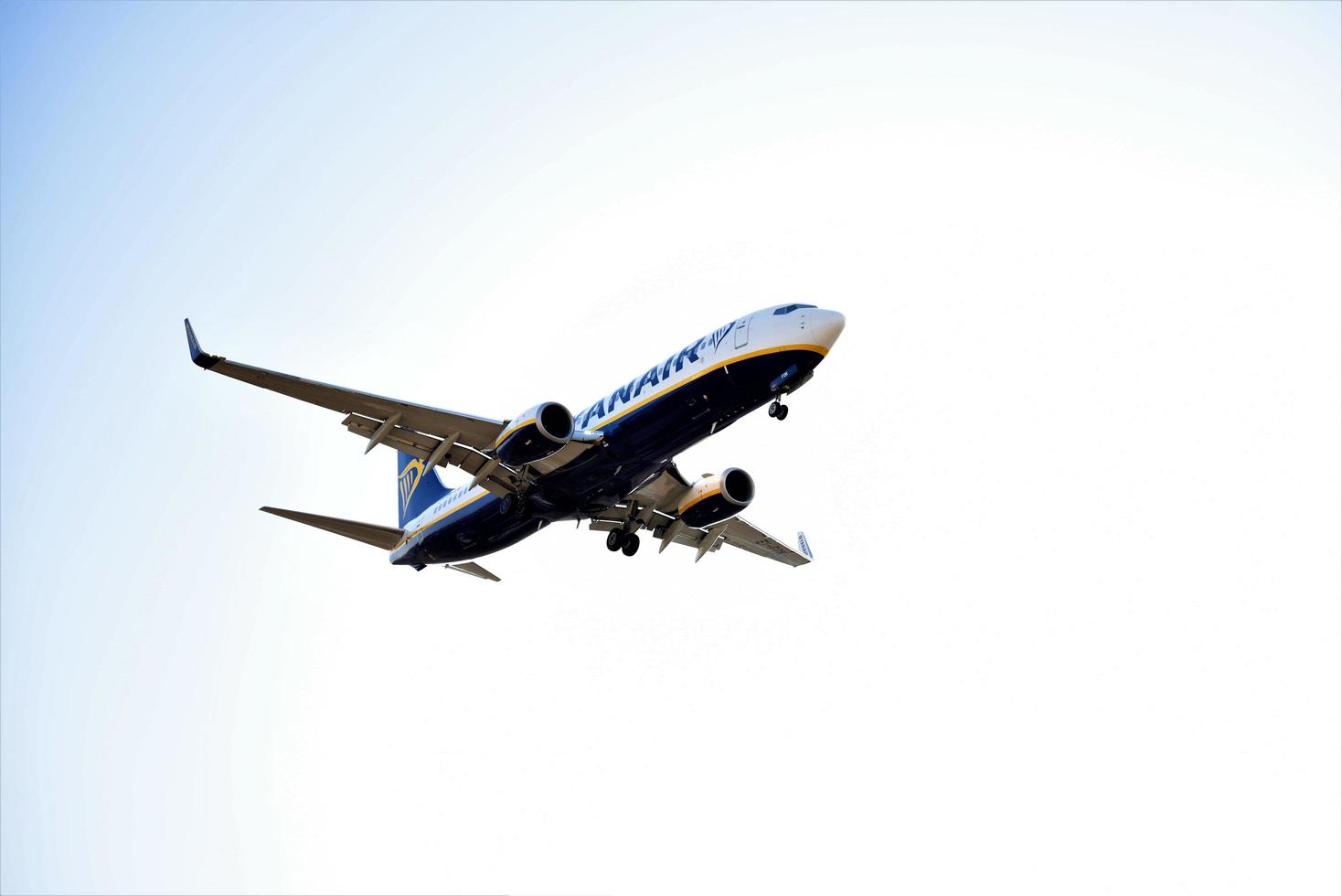 tesalónica, grecia - 20 de mayo de 2022 avión despegando foto
