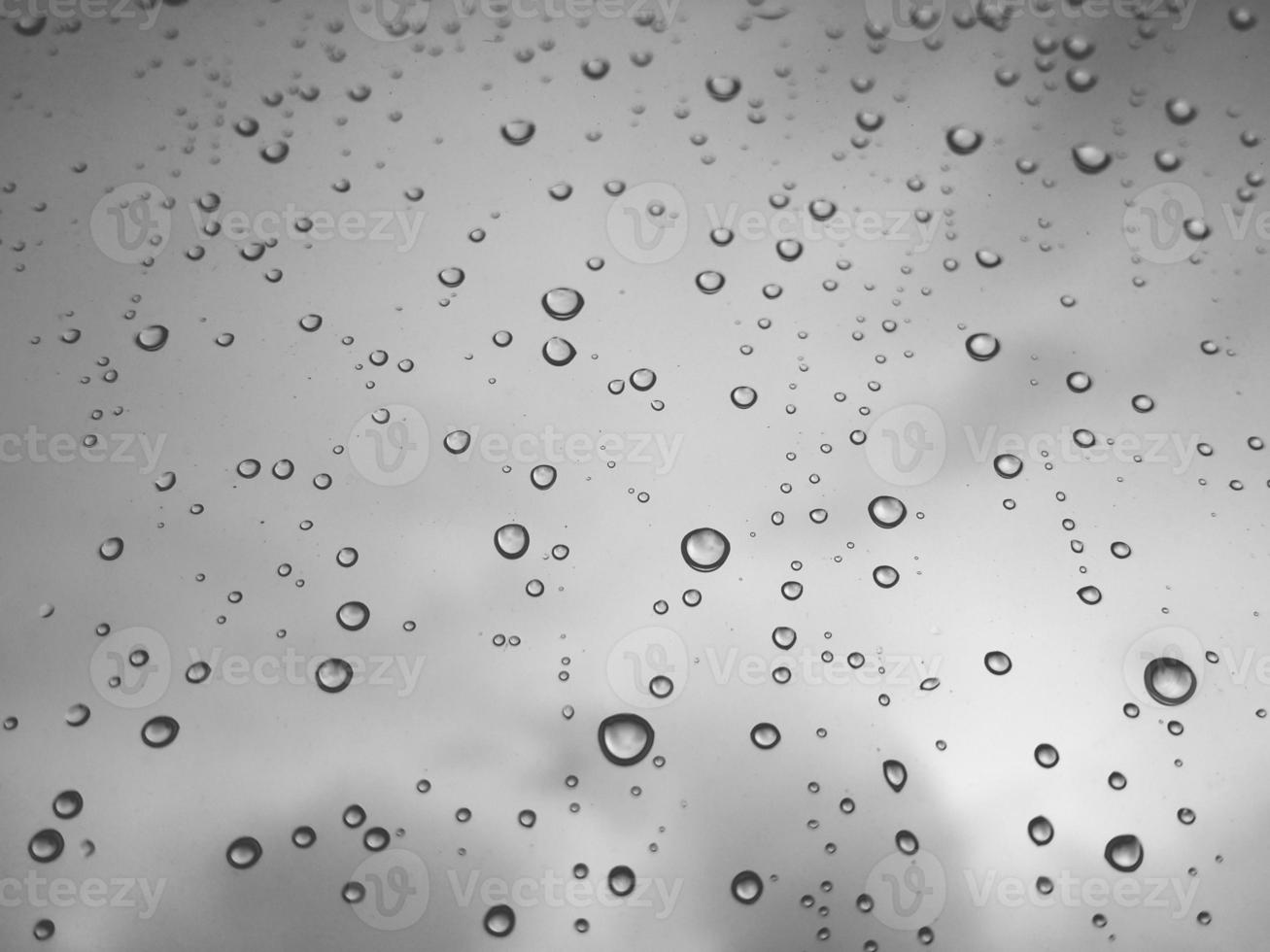 primer plano de las gotas de lluvia en la ventana foto